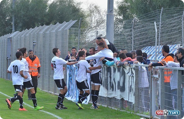 ורץ לחגוג עם הקהל (ארנון לוי)